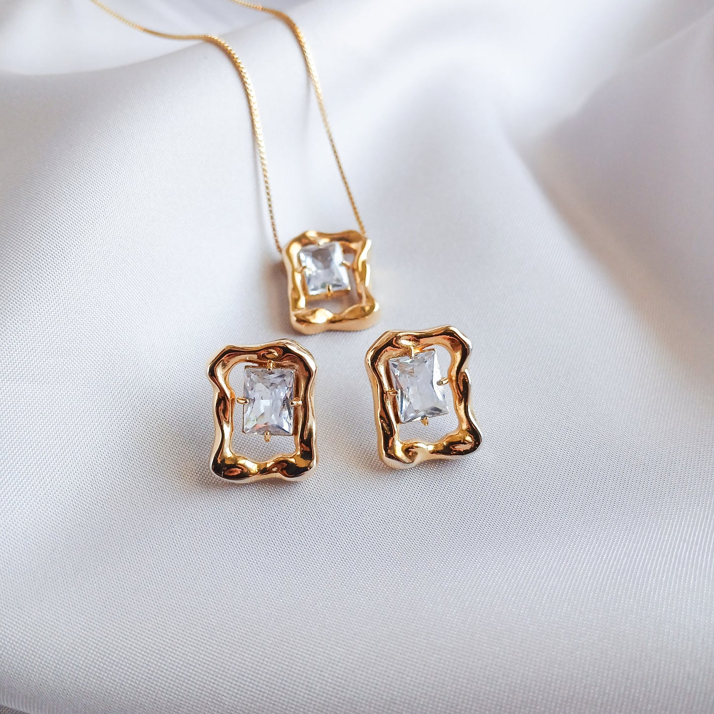Abstract Gemstone Pendant - Necklace