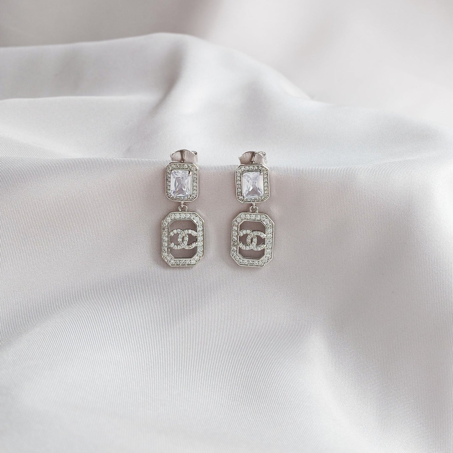Elegance Icon - Earrings