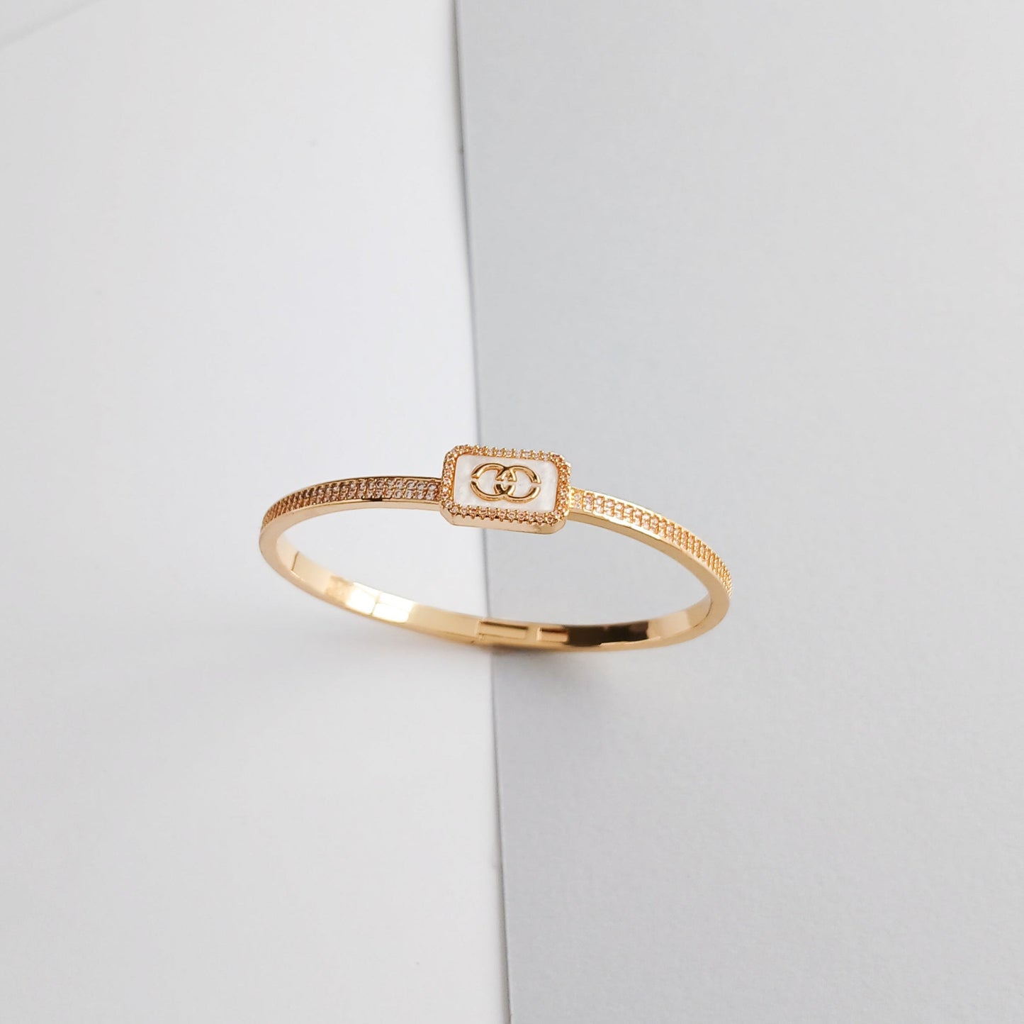 Luna Pearl - Bangle