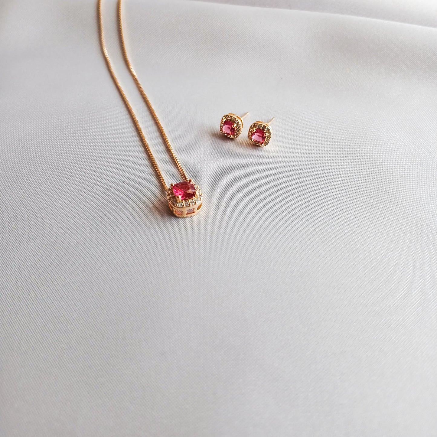 Scarlet Glow / Set - Necklace & Earrings