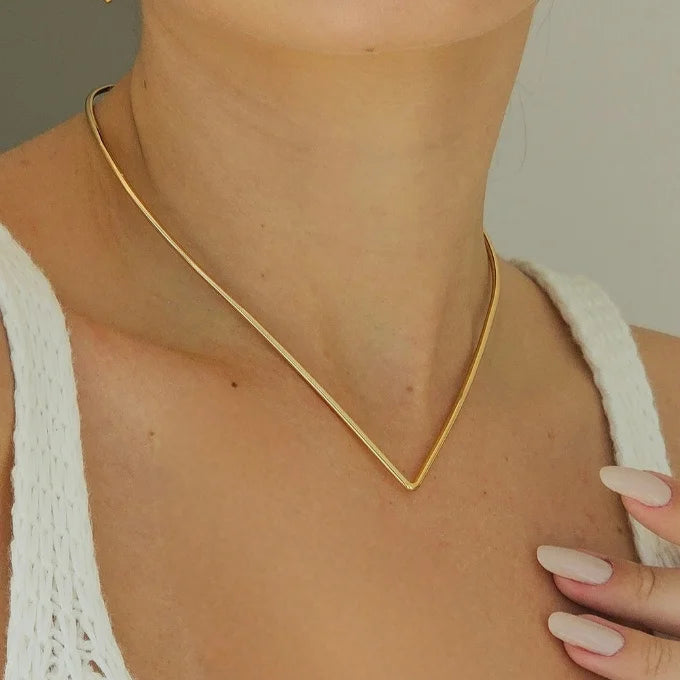 Lina Curve Choker