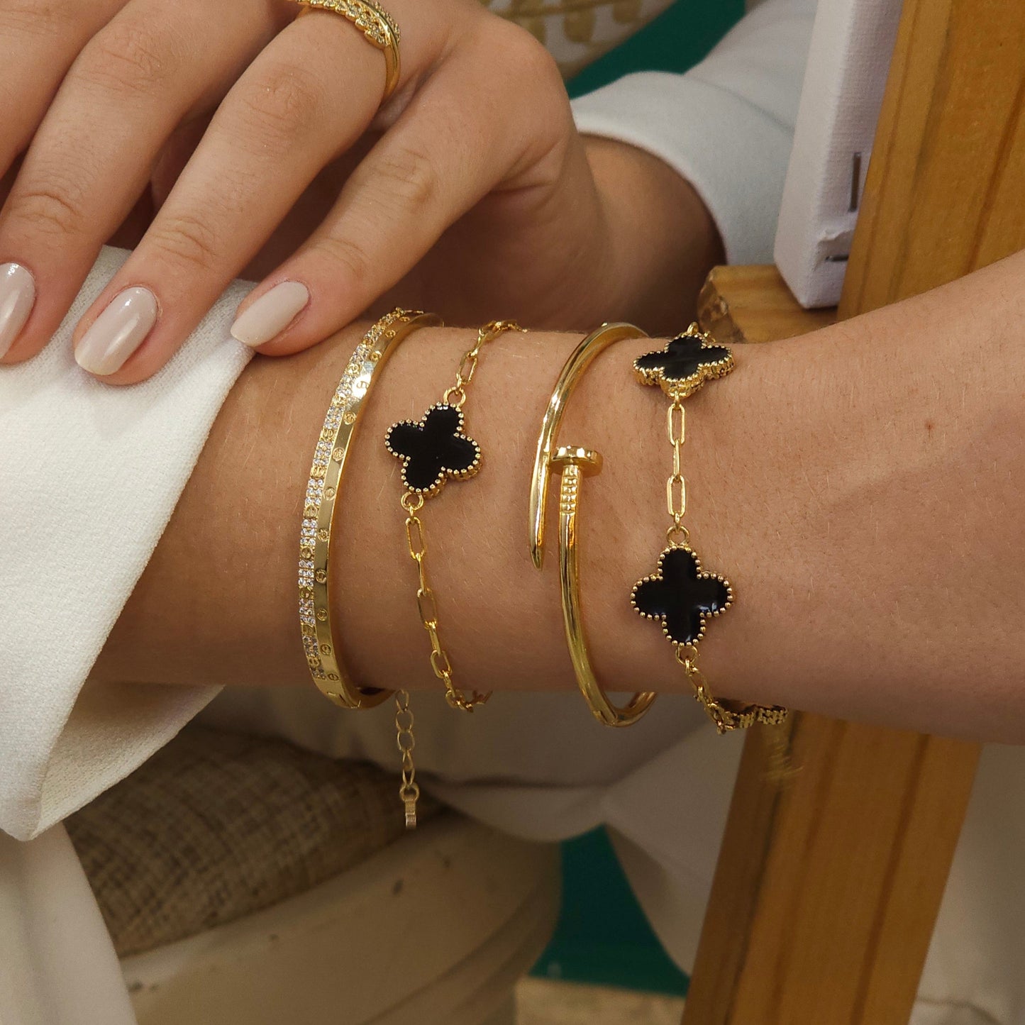 Onyx Clover Charm - Bracelet